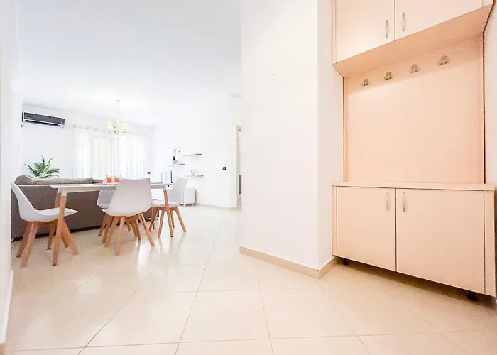 Velvet Horizon Retreat H13 Apartment *