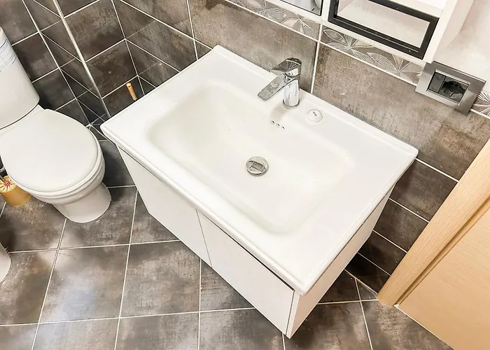 Velvet Horizon Retreat H13