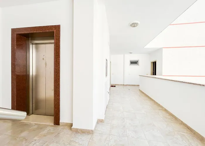 Velvet Horizon Retreat H13 Apartment Golem (Tirana)