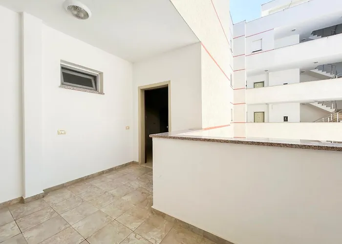 Velvet Horizon Retreat H13 *