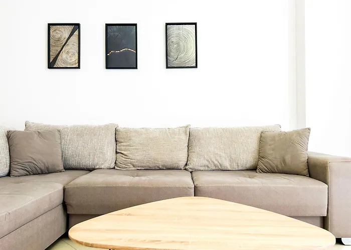 Velvet Horizon Retreat H13