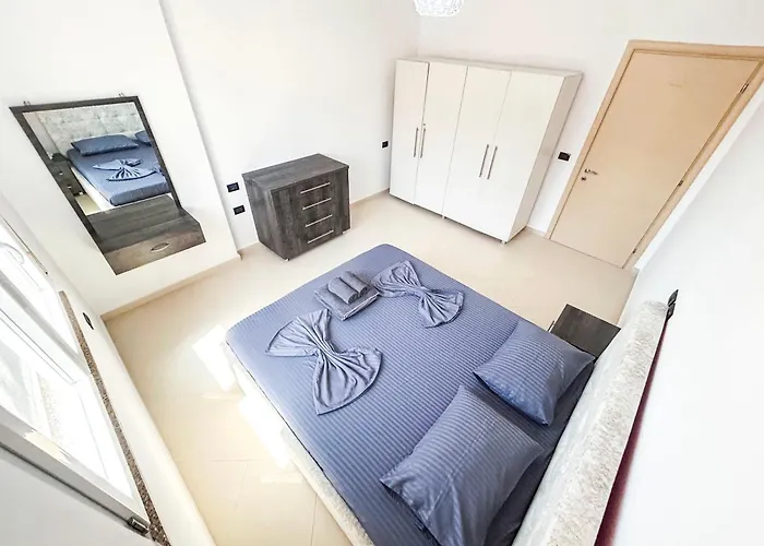 Velvet Horizon Retreat H13 *