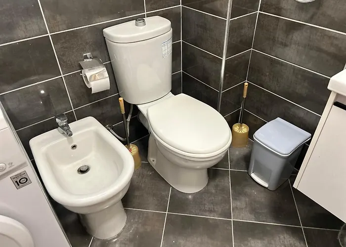 Velvet Horizon Retreat H13 * Golem (Tirana)