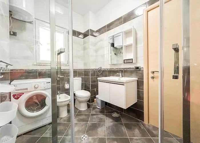 Velvet Horizon Retreat H13 * Golem (Tirana)