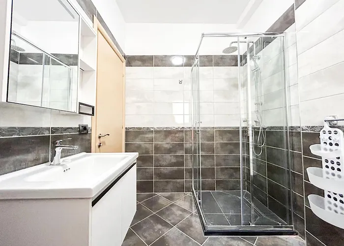 Velvet Horizon Retreat H13 * Golem (Tirana)