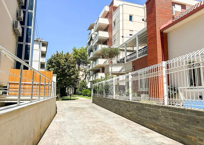 Velvet Horizon Retreat H13